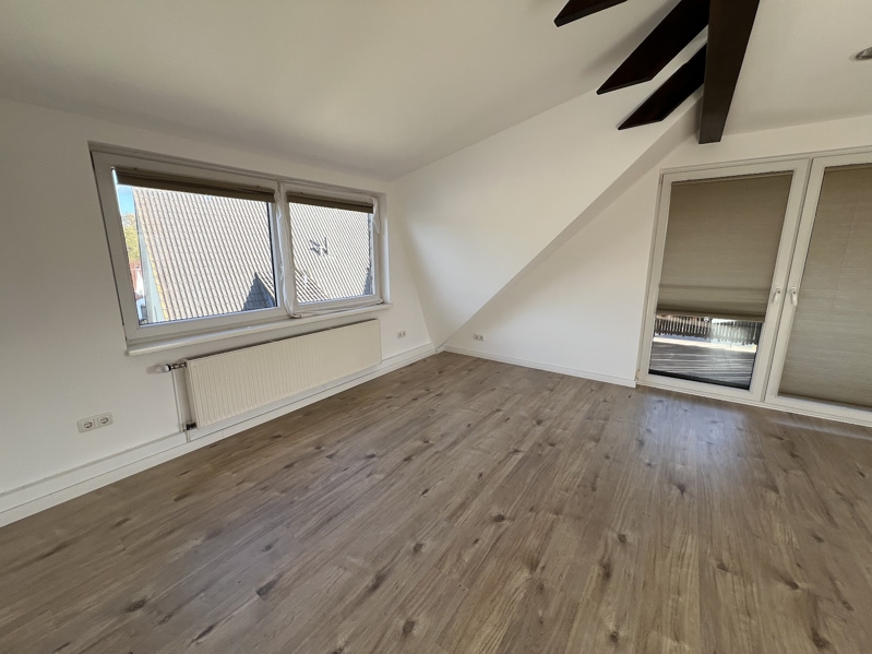 Sofort frei - Moderne Dachgeschosswohnung mit Balkon in BS - Veltenhof - Foto 3