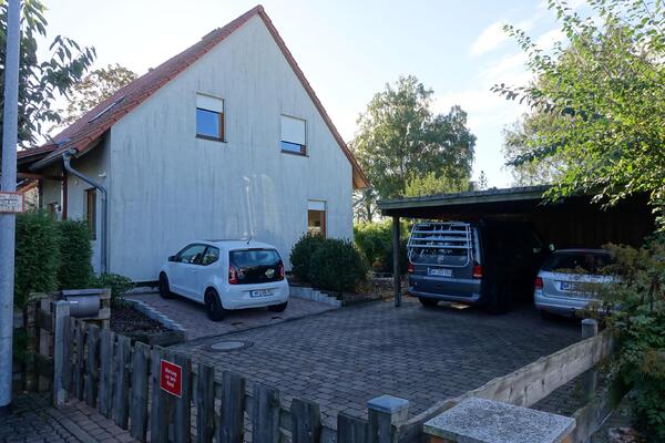 Einfamilienhaus mit Garage