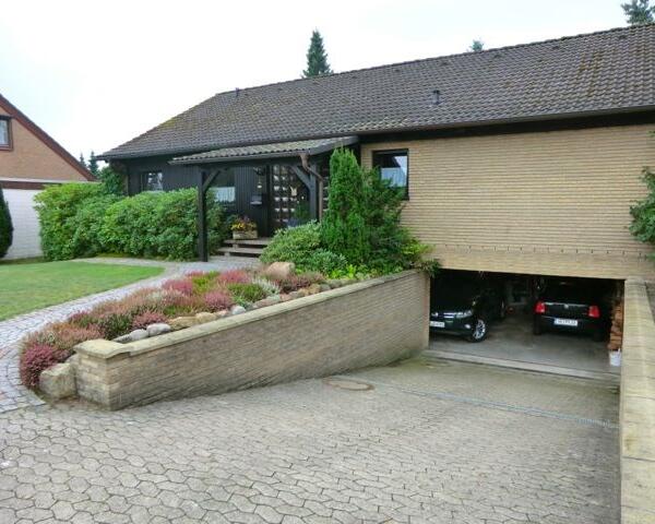 Einfamilienhaus mit Garage